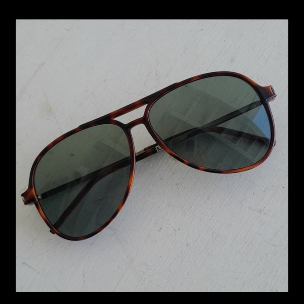 Yves Saint Laurent Sunglasses - Picture 11 of 11